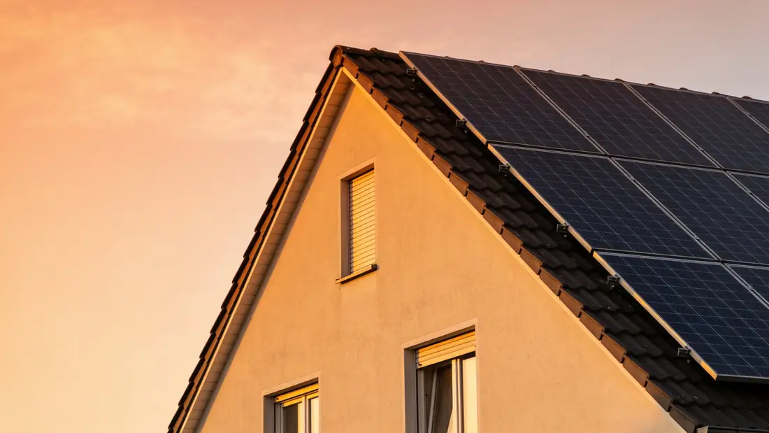 Hero-Bild zu Keywords für Photovoltaik-Anbieter: photovoltaik kosten, photovoltaik kosten mit speicher, speicher